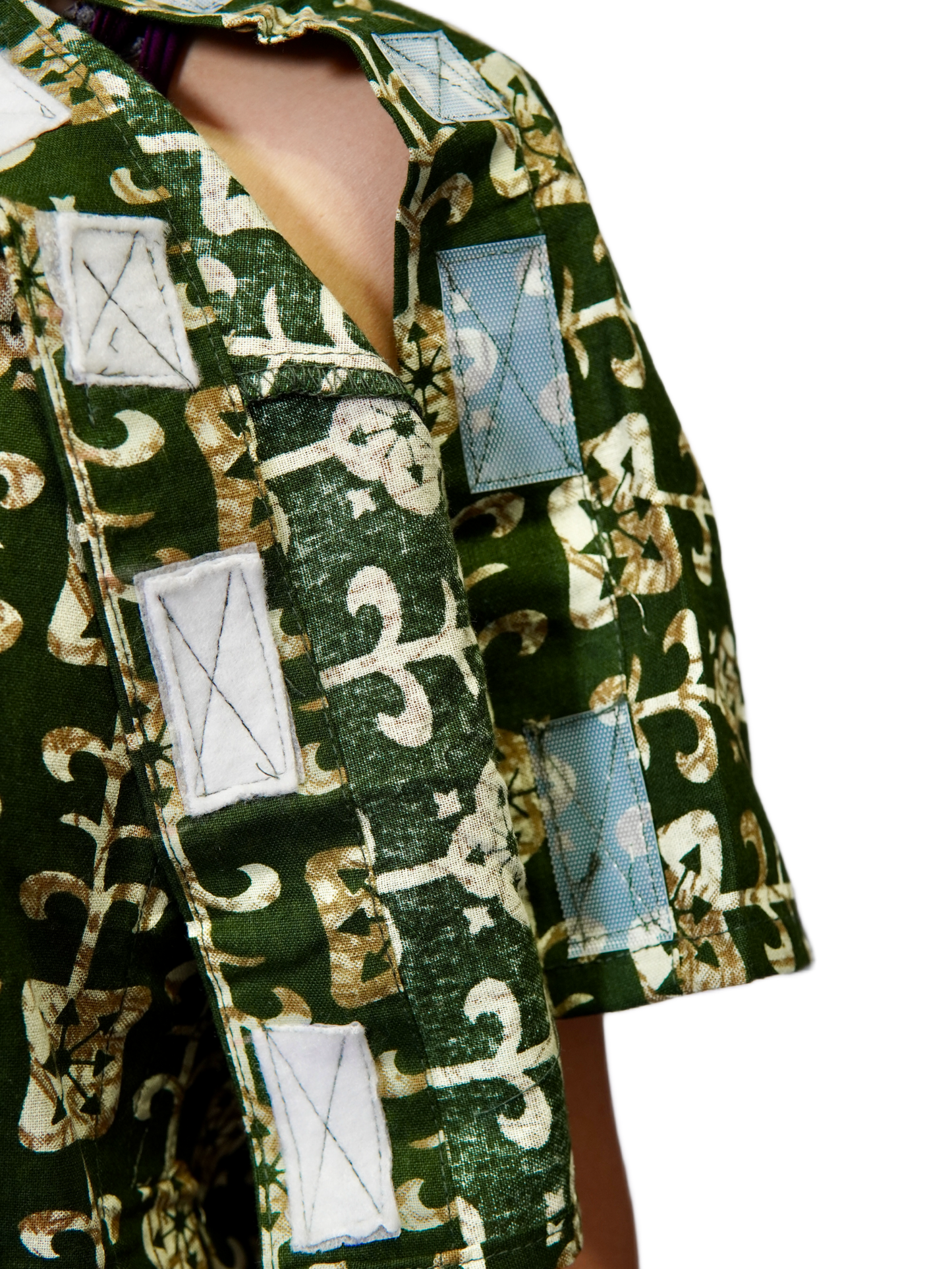 close up of hook and loop fasteners of side open gown
