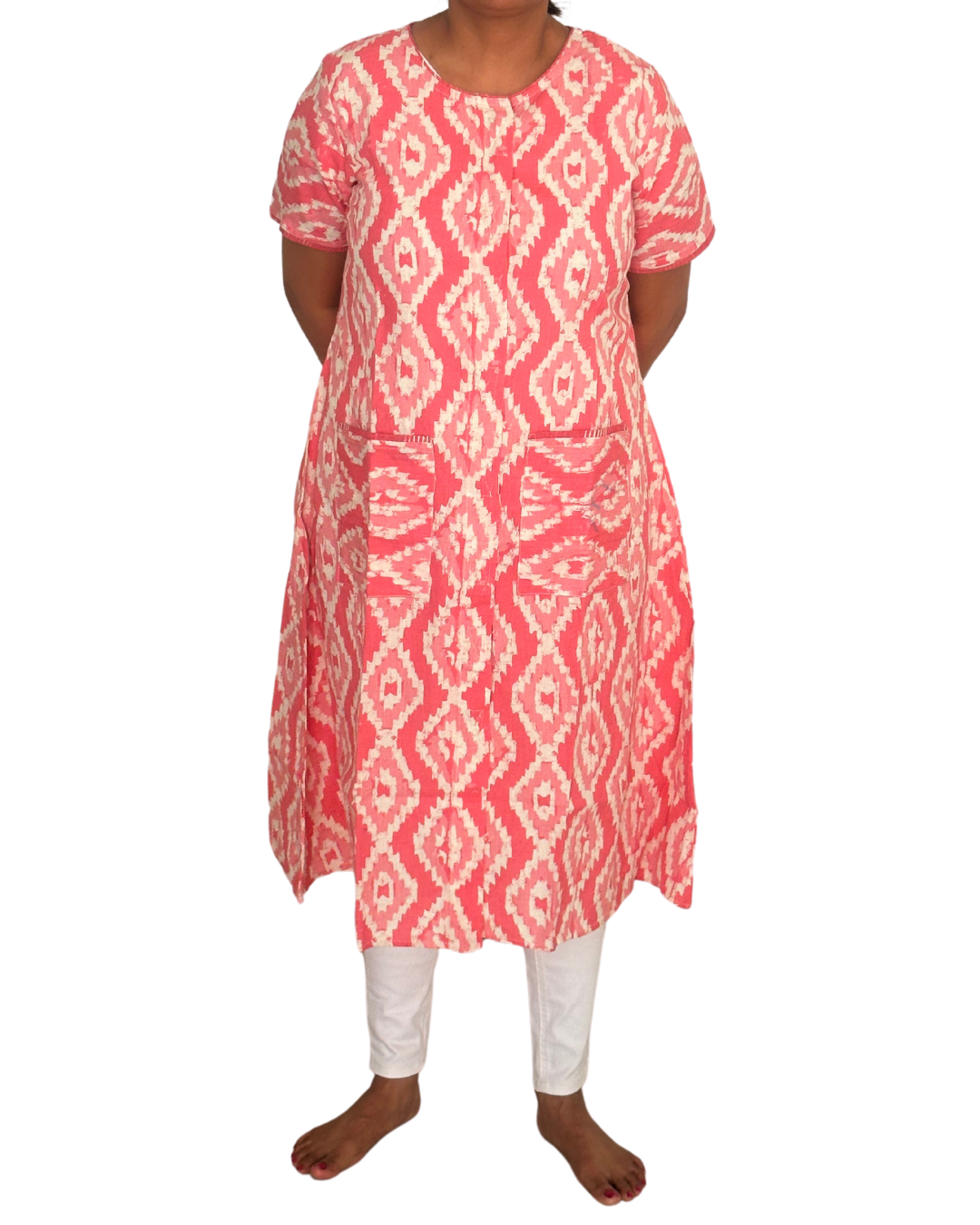 Fully front open gown with large front pokcets in pink and white print