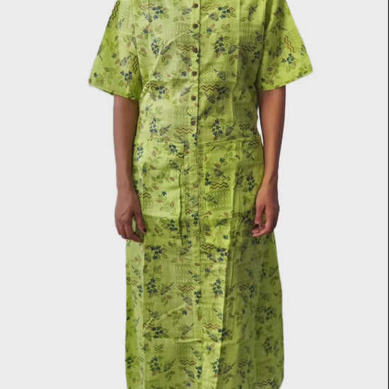 Video demonstrating how to wear post surgery gown